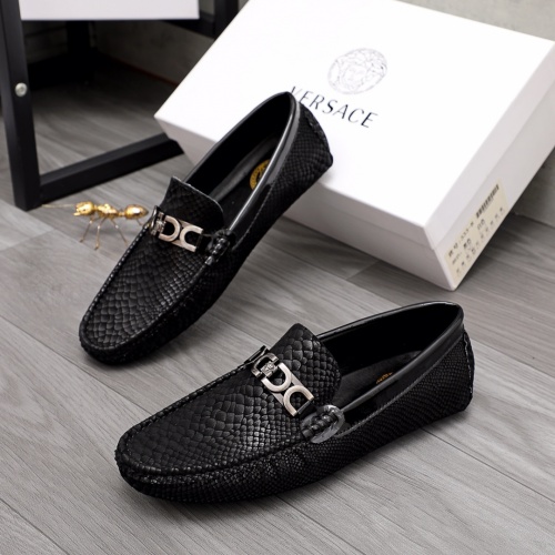Versace Leather Shoes For Men #963491