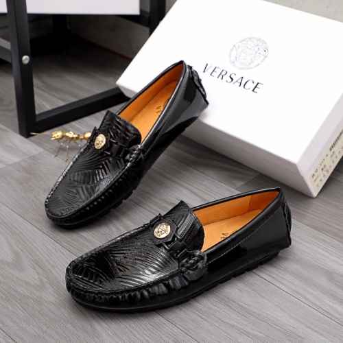 Versace Leather Shoes For Men #963494