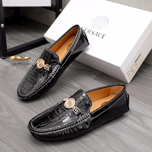Versace Leather Shoes For Men #963496