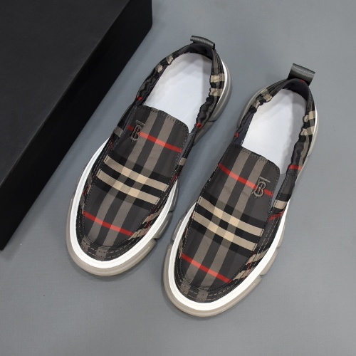 Burberry Casual Shoes For Men #963546