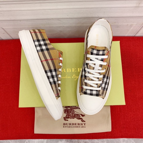 Burberry Casual Shoes For Men #963615