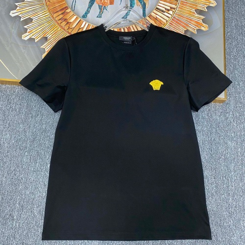 Versace T-Shirts Short Sleeved For Unisex #963886 $60.00 USD, Wholesale Replica Versace T-Shirts