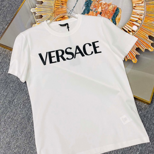 Versace T-Shirts Short Sleeved For Unisex #963896 $60.00 USD, Wholesale Replica Versace T-Shirts