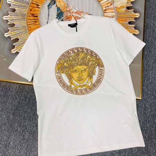 Versace T-Shirts Short Sleeved For Unisex #964000 $68.00 USD, Wholesale Replica Versace T-Shirts