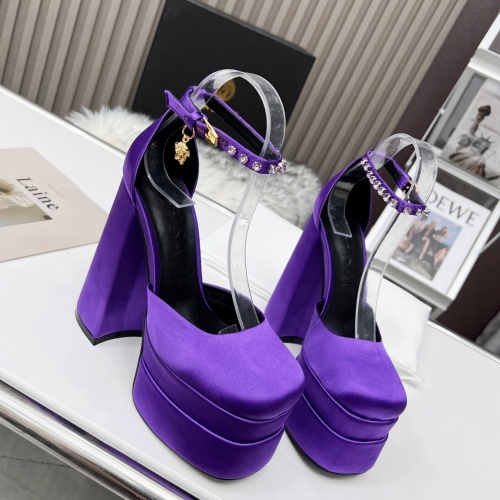 Versace Sandal For Women #964136