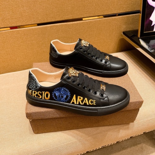Versace Casual Shoes For Men #964203