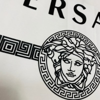 $60.00 USD Versace T-Shirts Short Sleeved For Unisex #963832