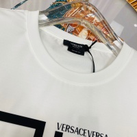 $60.00 USD Versace T-Shirts Short Sleeved For Unisex #963841