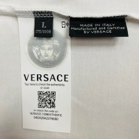 $60.00 USD Versace T-Shirts Short Sleeved For Unisex #963867