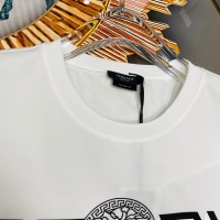 $60.00 USD Versace T-Shirts Short Sleeved For Unisex #963870