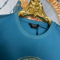 $60.00 USD Versace T-Shirts Short Sleeved For Unisex #963875