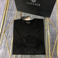 $60.00 USD Versace T-Shirts Short Sleeved For Unisex #963885