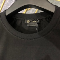 $60.00 USD Versace T-Shirts Short Sleeved For Unisex #963885