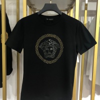 $60.00 USD Versace T-Shirts Short Sleeved For Unisex #963889