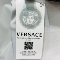 $60.00 USD Versace T-Shirts Short Sleeved For Unisex #963893