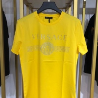 $60.00 USD Versace T-Shirts Short Sleeved For Unisex #963902