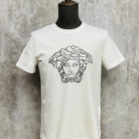 $60.00 USD Versace T-Shirts Short Sleeved For Unisex #963914