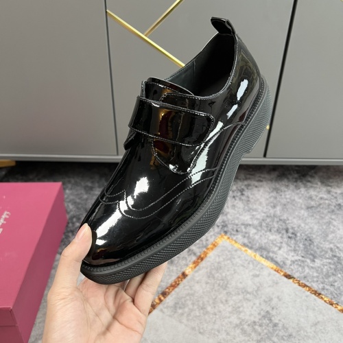 Salvatore Ferragamo Leather Shoes For Men #965652