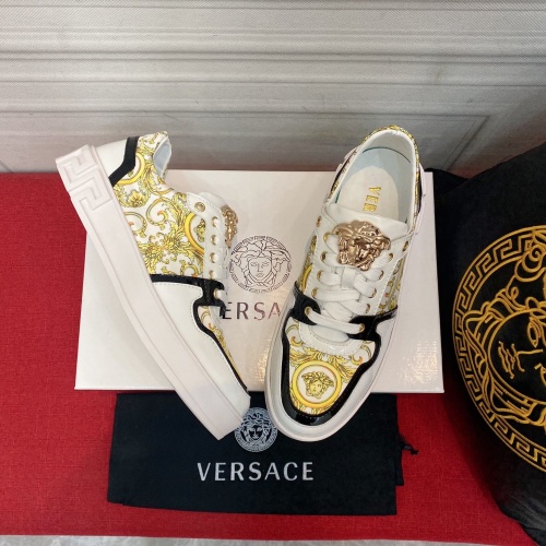 Versace Casual Shoes For Men #965893