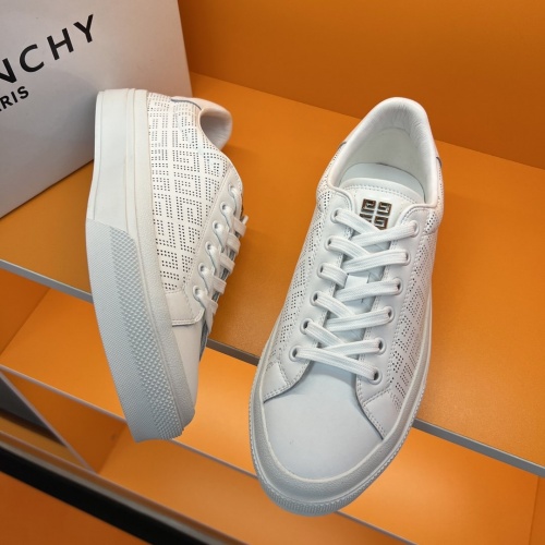 Givenchy Casual Shoes For Men #966192