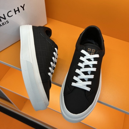 Givenchy Casual Shoes For Men #966195
