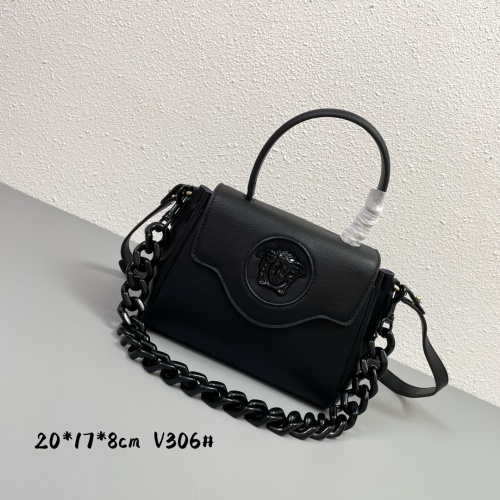 Versace AAA Quality Messenger Bags For Women #966844 $140.00 USD, Wholesale Replica Versace AAA Quality Messenger Bags