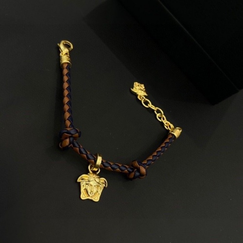 Versace Bracelet For Women #967323