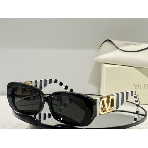 Valentino AAA Quality Sunglasses #967978