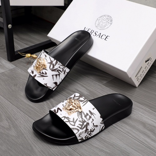 Versace Slippers For Men #968584