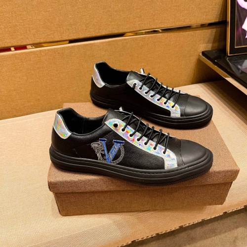 Versace Casual Shoes For Men #968618