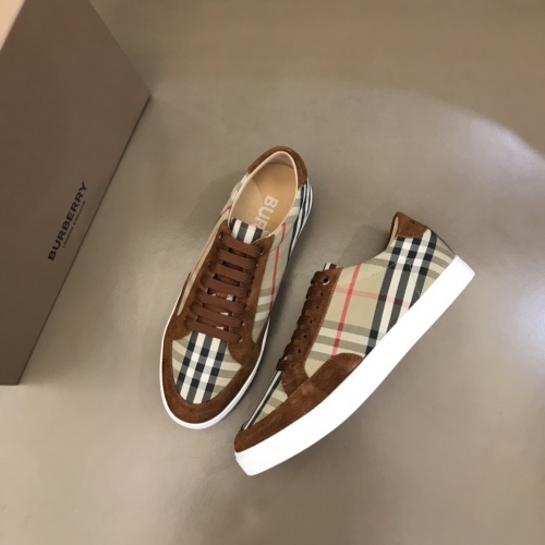 Burberry Casual Shoes For Men #970312