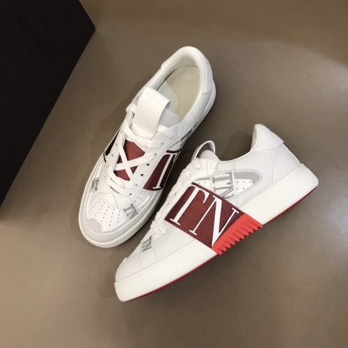 Valentino Casual Shoes For Men #970386