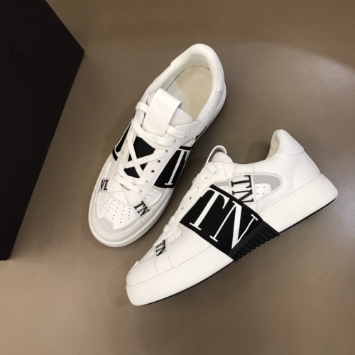 Valentino Casual Shoes For Men #970398