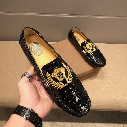 Versace Leather Shoes For Men #971292