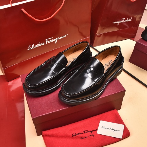 Salvatore Ferragamo Leather Shoes For Men #971508