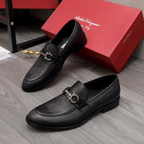 Salvatore Ferragamo Leather Shoes For Men #971516