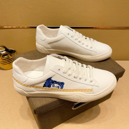 Versace Casual Shoes For Men #971536