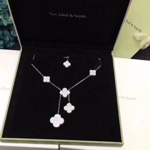 Van Cleef & Arpels Necklaces For Women #972945