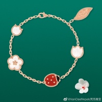 $34.00 USD Van Cleef & Arpels Bracelets For Women #970838