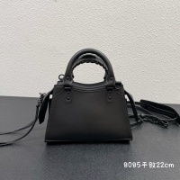 $118.00 USD Balenciaga AAA Quality Messenger Bags For Women #971639