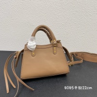 $118.00 USD Balenciaga AAA Quality Messenger Bags For Women #971647