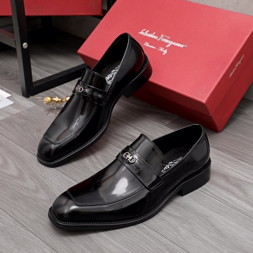 Salvatore Ferragamo Leather Shoes For Men #973104