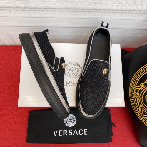 Versace Casual Shoes For Men #973172
