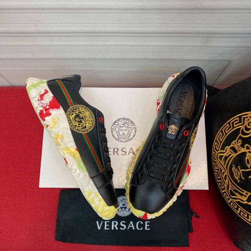 Versace Casual Shoes For Men #973194