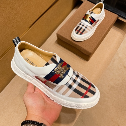Burberry Casual Shoes For Men #973394
