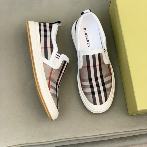 Replica Burberry Casual Shoes For Men #973402 $68.00 USD for Wholesale