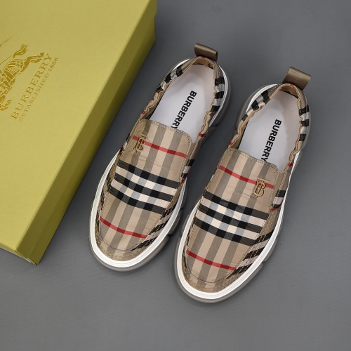 Burberry Casual Shoes For Men #973632