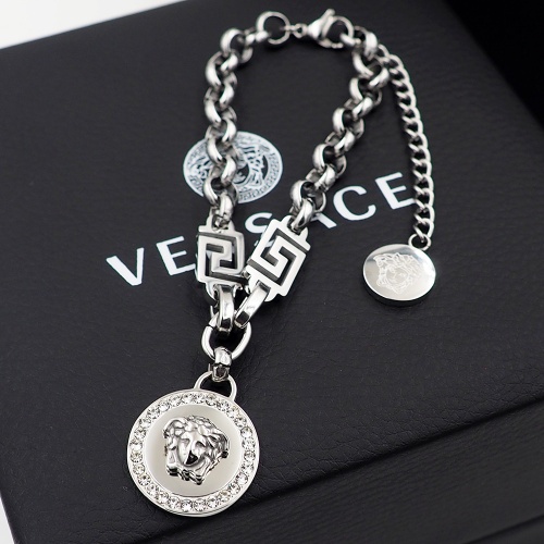 Versace Bracelet #974108 $27.00 USD, Wholesale Replica Versace Bracelets