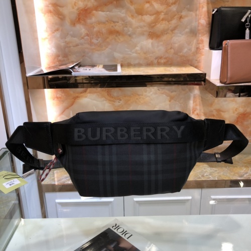 Burberry AAA Man Messenger Bags #974333