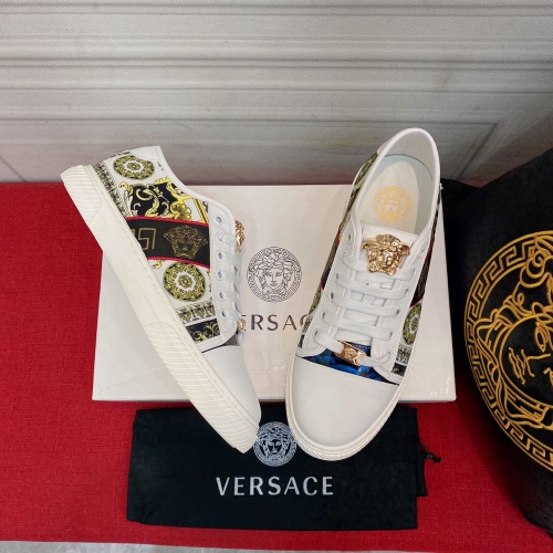 Versace Casual Shoes For Men #974617